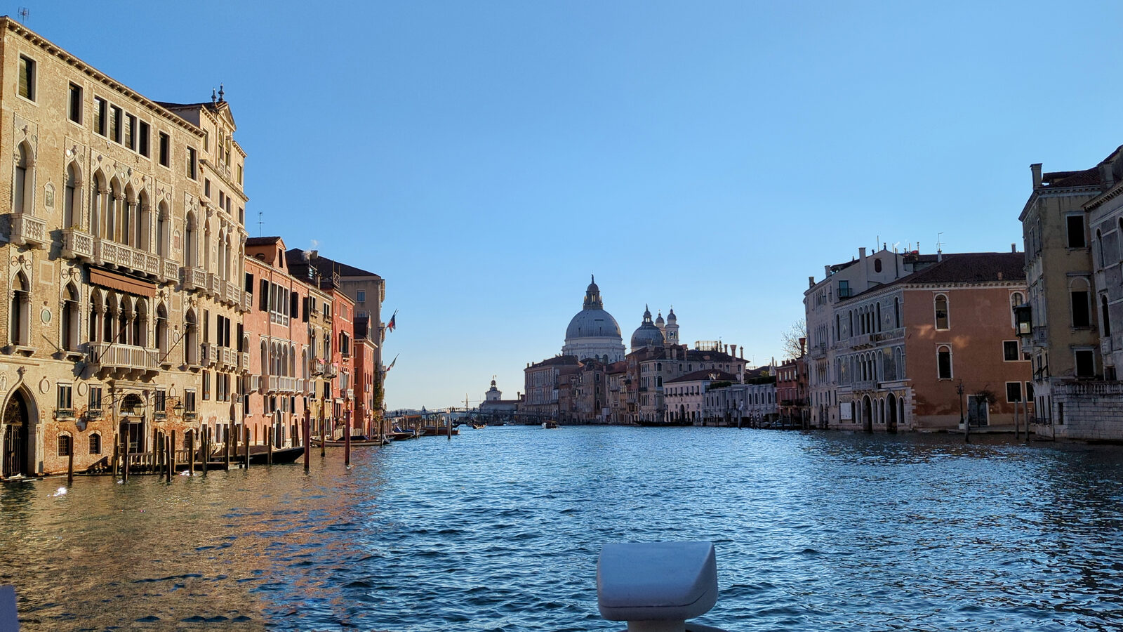 Accademia Bridge : The same eastward view, this time from water level aboard a vaporetto