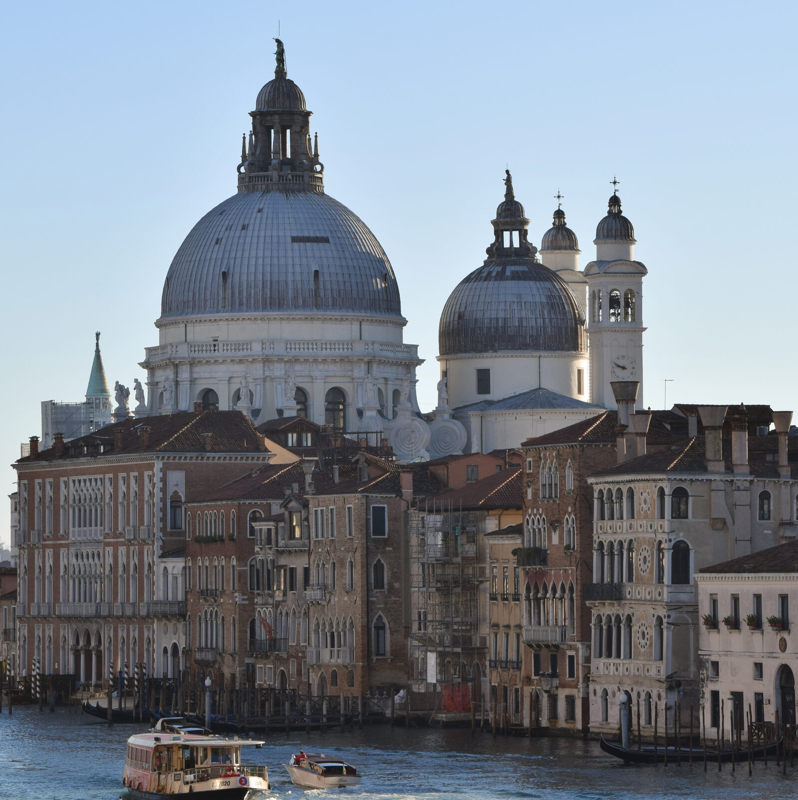 Accademia Bridge : Santa Maria della Salute rising behind the waterfront palaces