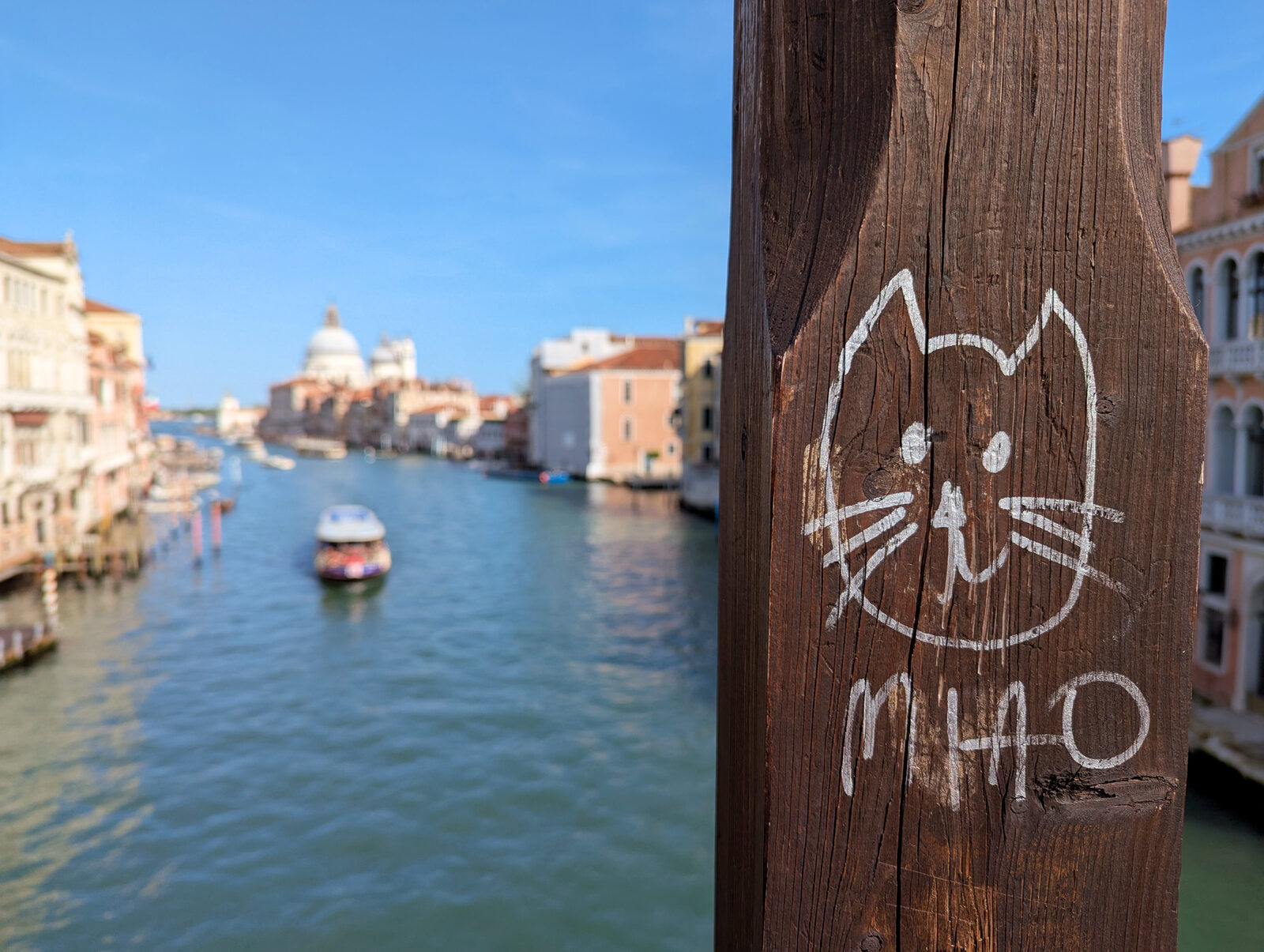 Accademia Bridge : A whimsical graffiti on one of the bridge's wooden lamp posts