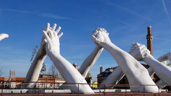 Arsenale : The 6 pairs of monumental hands comprising the Building Bridges art display