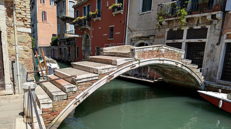 Remarkable Bridges : Ponte Chiodo is the only bridge without railings in Venice proper