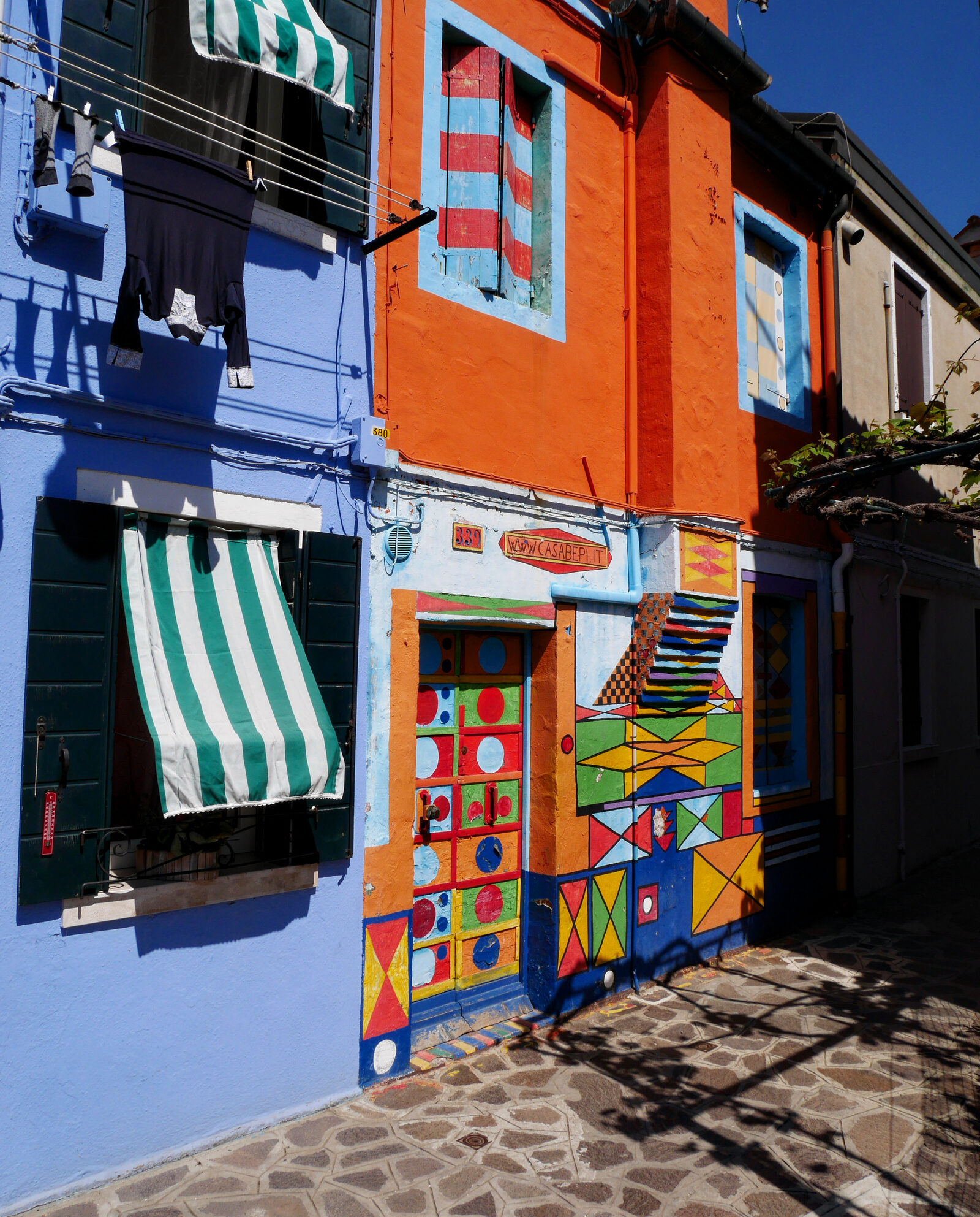 Burano : One of the most photographed houses on the island is Casa Bepi