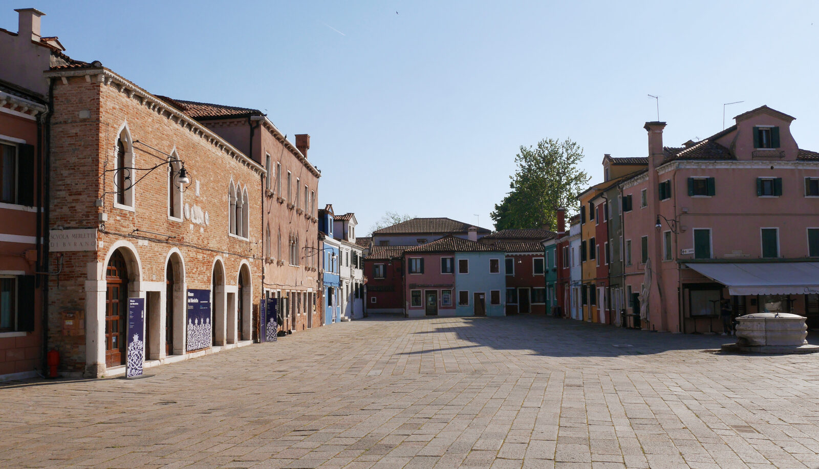 Burano : But for now, let's return to the serene quiet of the early morning, here around the Lace Museum