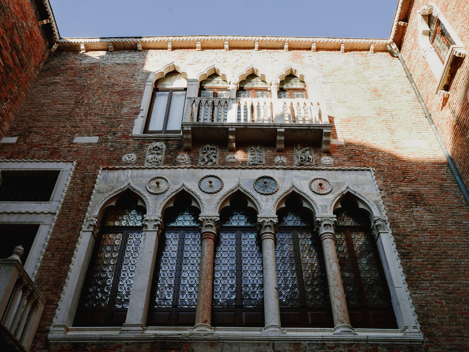 Ca' d'Oro : The inner courtyard reveals more of the palace's architectural beauty