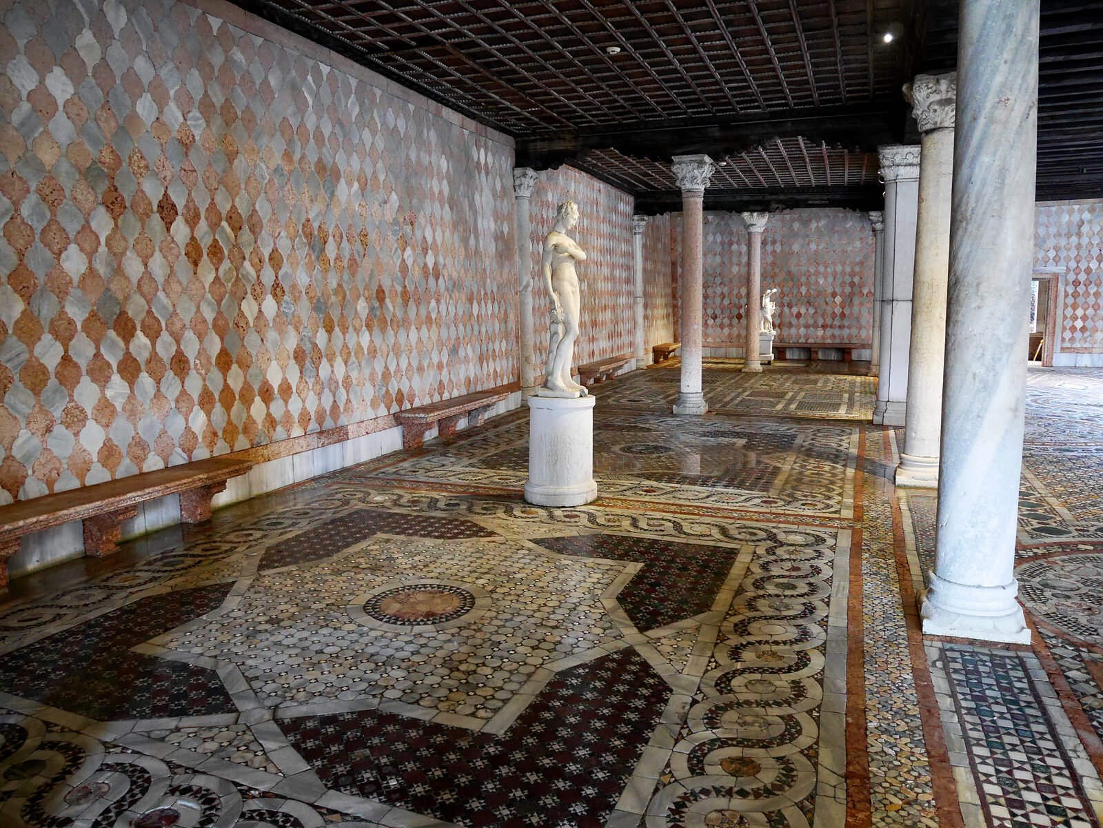 Ca' d'Oro : The stunning beauty of the mosaic floor