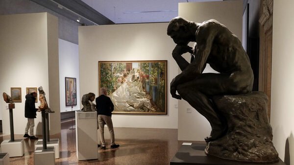 Ca' Pesaro : The first floor is reserved for modern art, such as this cast of 'The Thinker' by Auguste Rodin