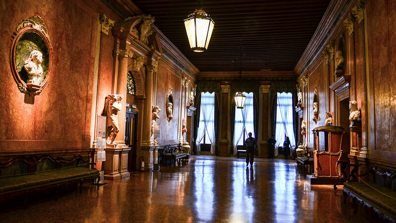 Ca' Rezzonico : In the conventional layout of Venetian palaces, the portego, or connecting hall, occupied the largest space within the building and served as the primary reception area