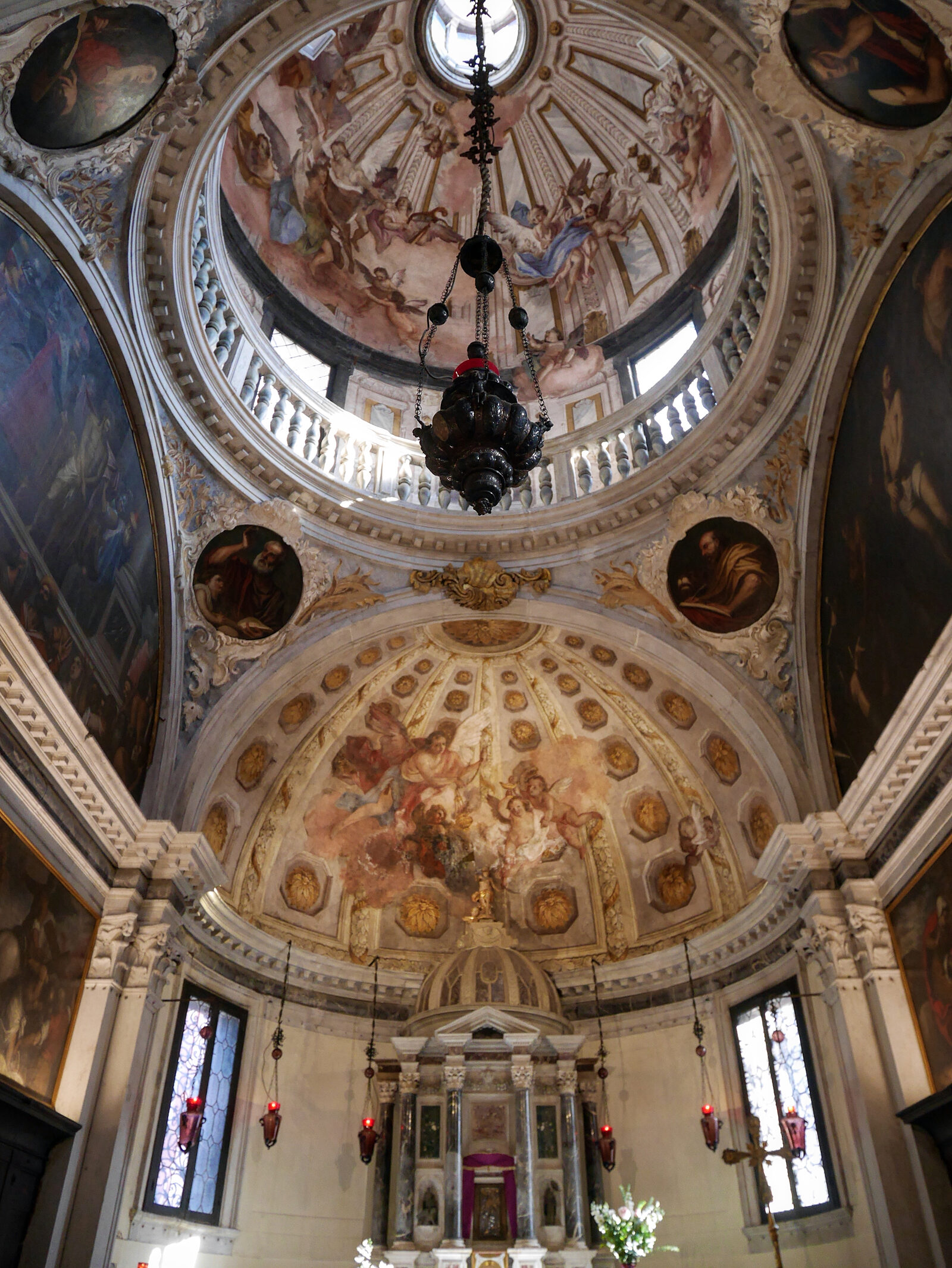 Campo San Giacomo : Hoping you’ll spot them all, here’s a teaser photo of the beautifully painted cupolas above the right altar