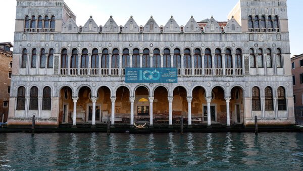 Canal Grande : An example of a 'fondaco', a building combining warehouse facilities with the merchant's residence: Fondaco dei Turchi is now housing the Museo di Storia Naturale