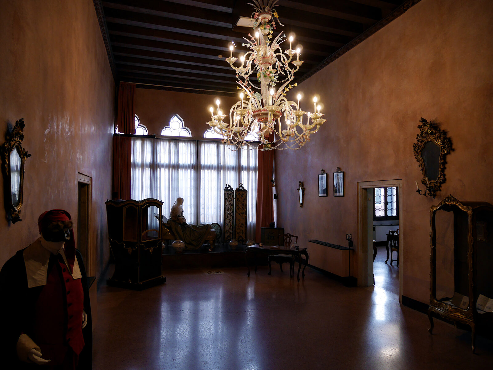 Carlo Goldoni's House : The first floor portego, originally serving as both a reception hall and a passageway to adjacent rooms, now serves as the starting point for museum visits