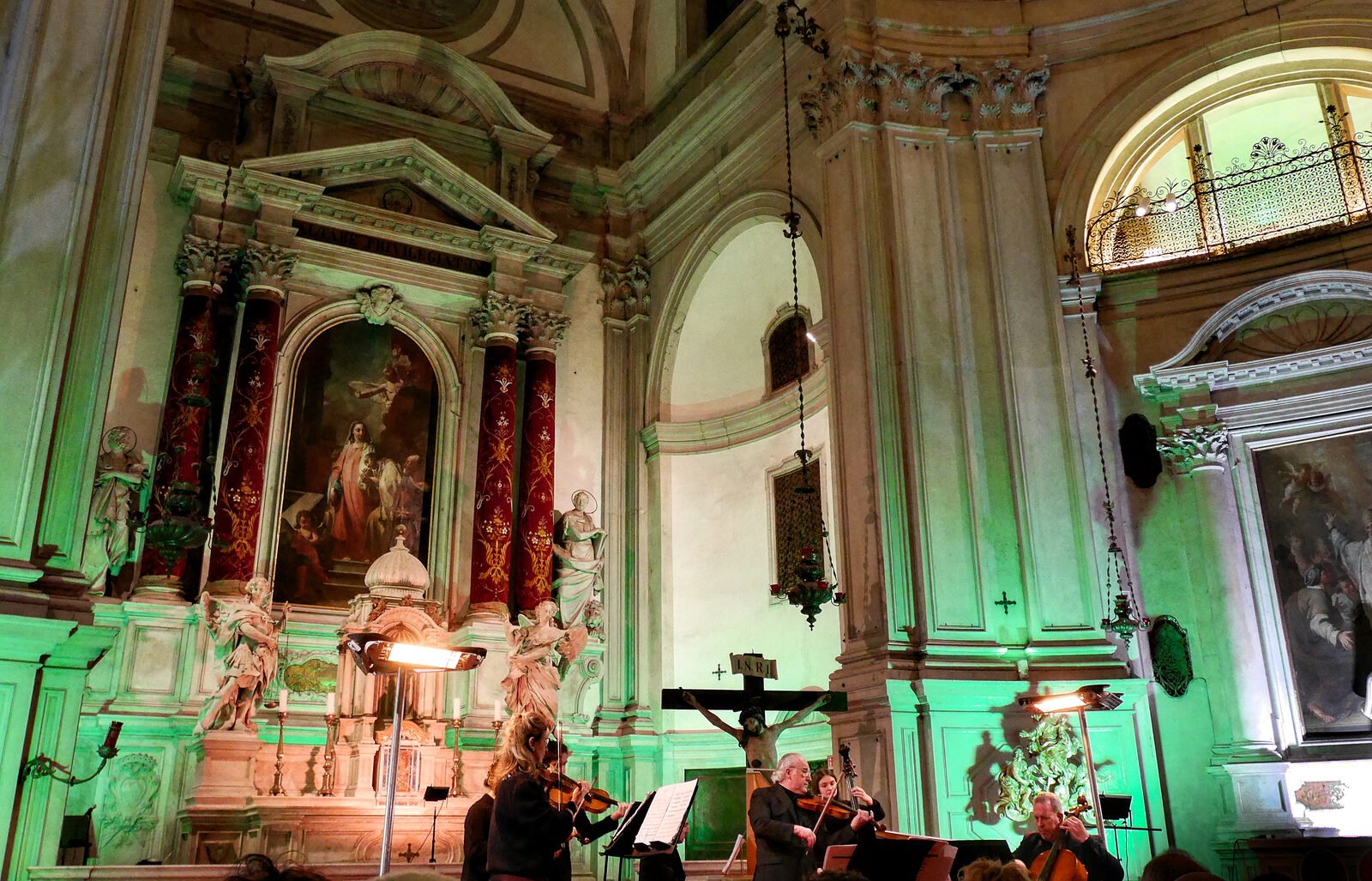 Chiesa della Pieta (Vivaldi Church) : ... the ambient lighting changes according to the season: a soft green hue to evoke the essence of spring