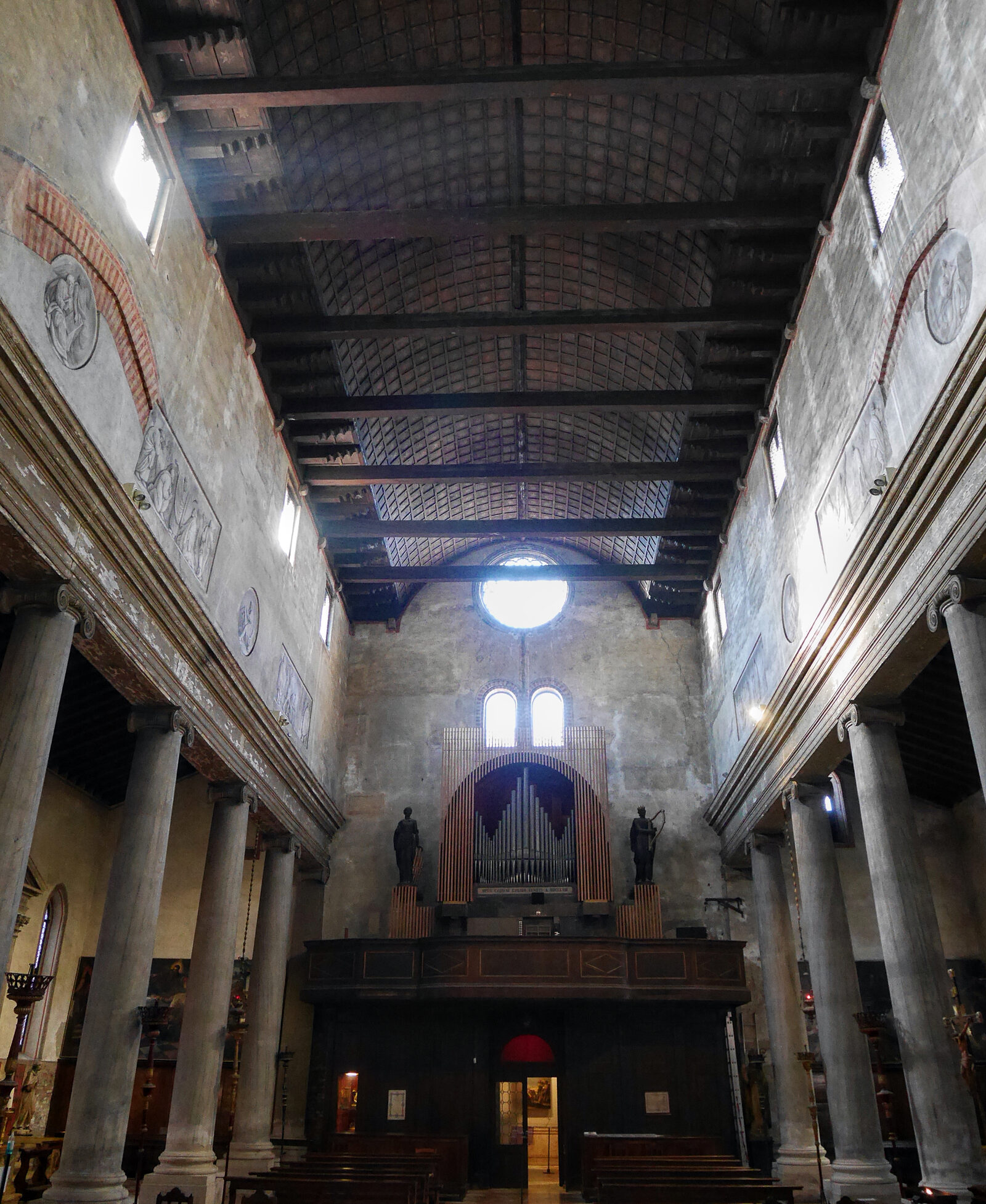 Chiesa di San Paolo : The nave facing the entrance