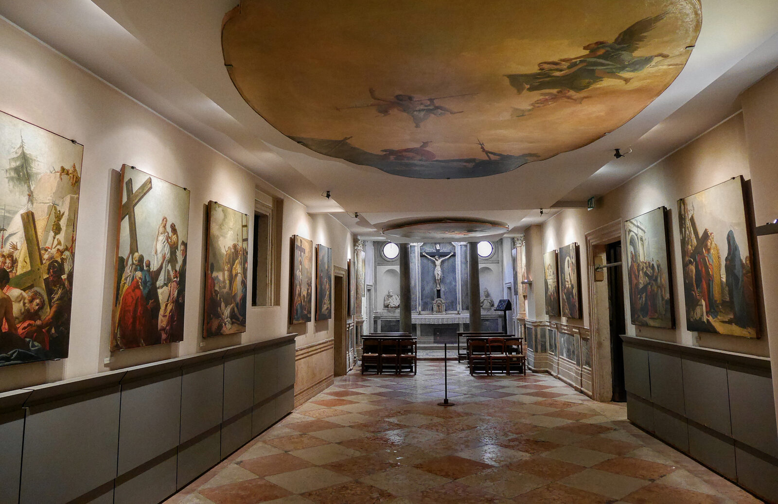 Chiesa di San Paolo : The Oratory of the Crucifix displays the 14 Stations of the Cross, which were painted by Giandomenico Tiepolo during his early twenties