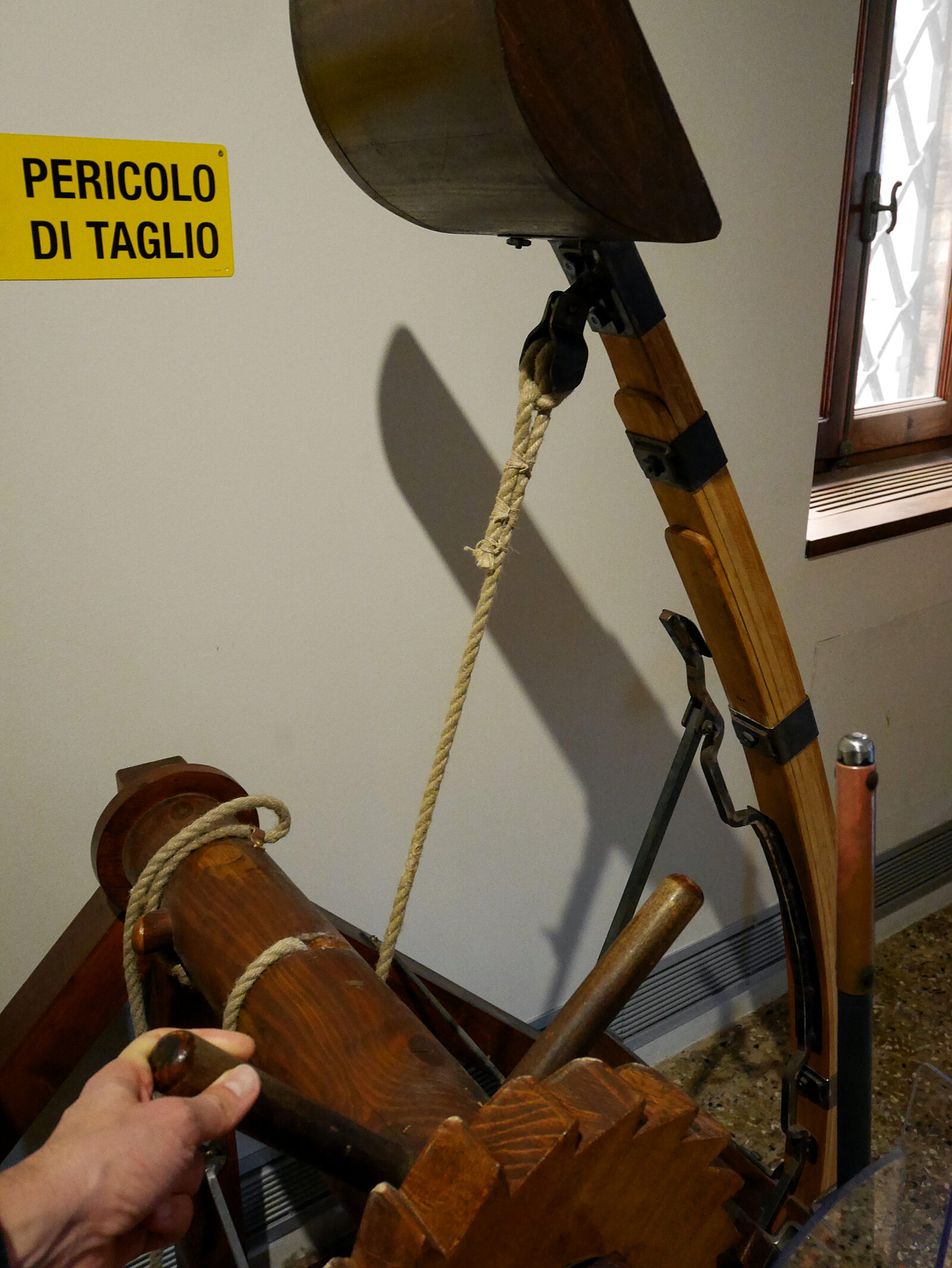 Da Vinci Interactive Museum : A functional miniature catapult