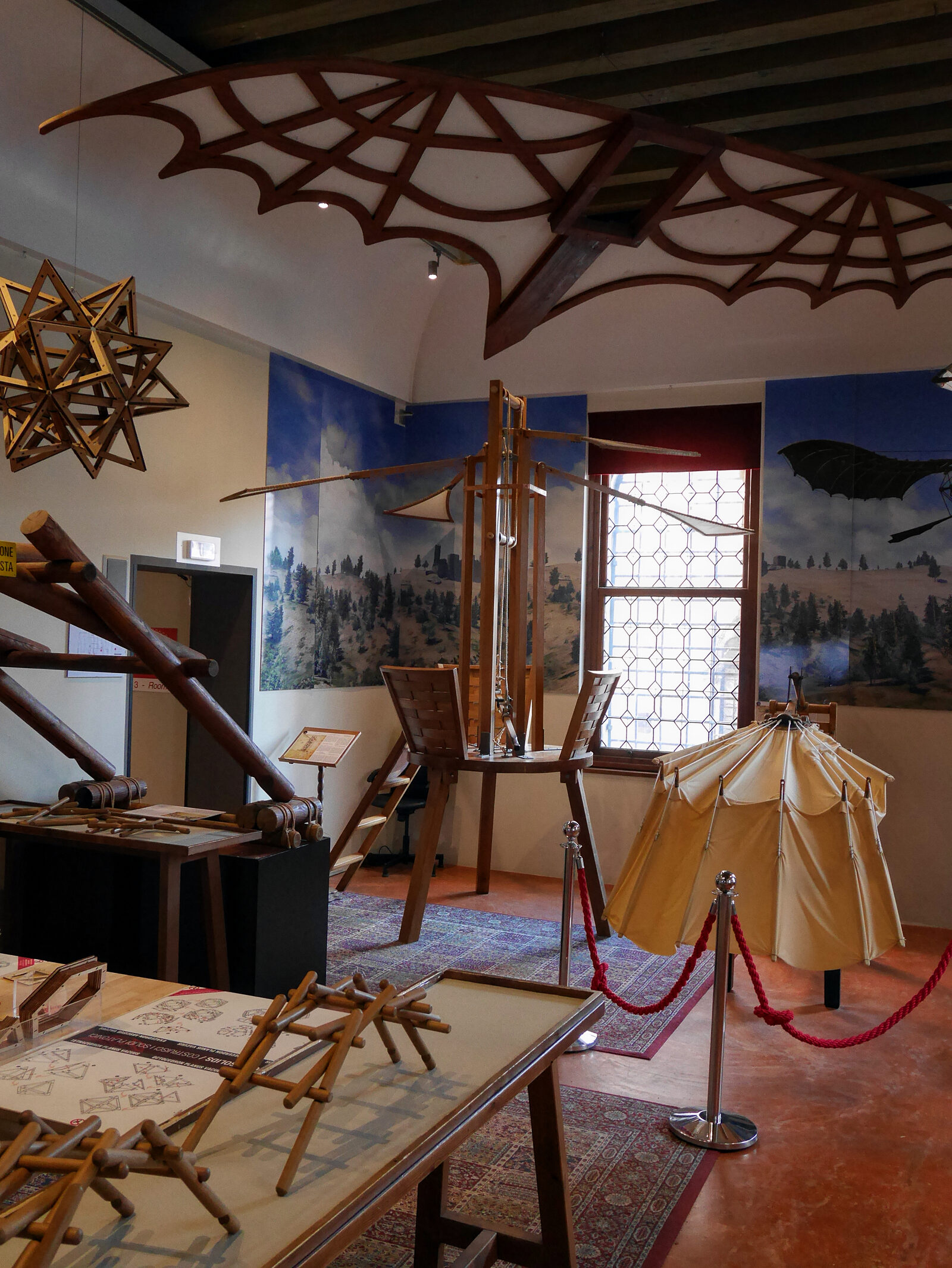 Da Vinci Interactive Museum : The room with flying machines