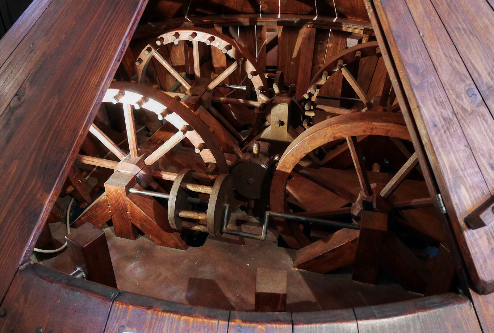 Da Vinci Interactive Museum : Inside an early precursor to a tank