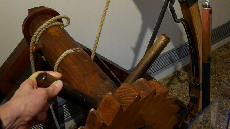 Da Vinci Interactive Museum : A functional miniature catapult