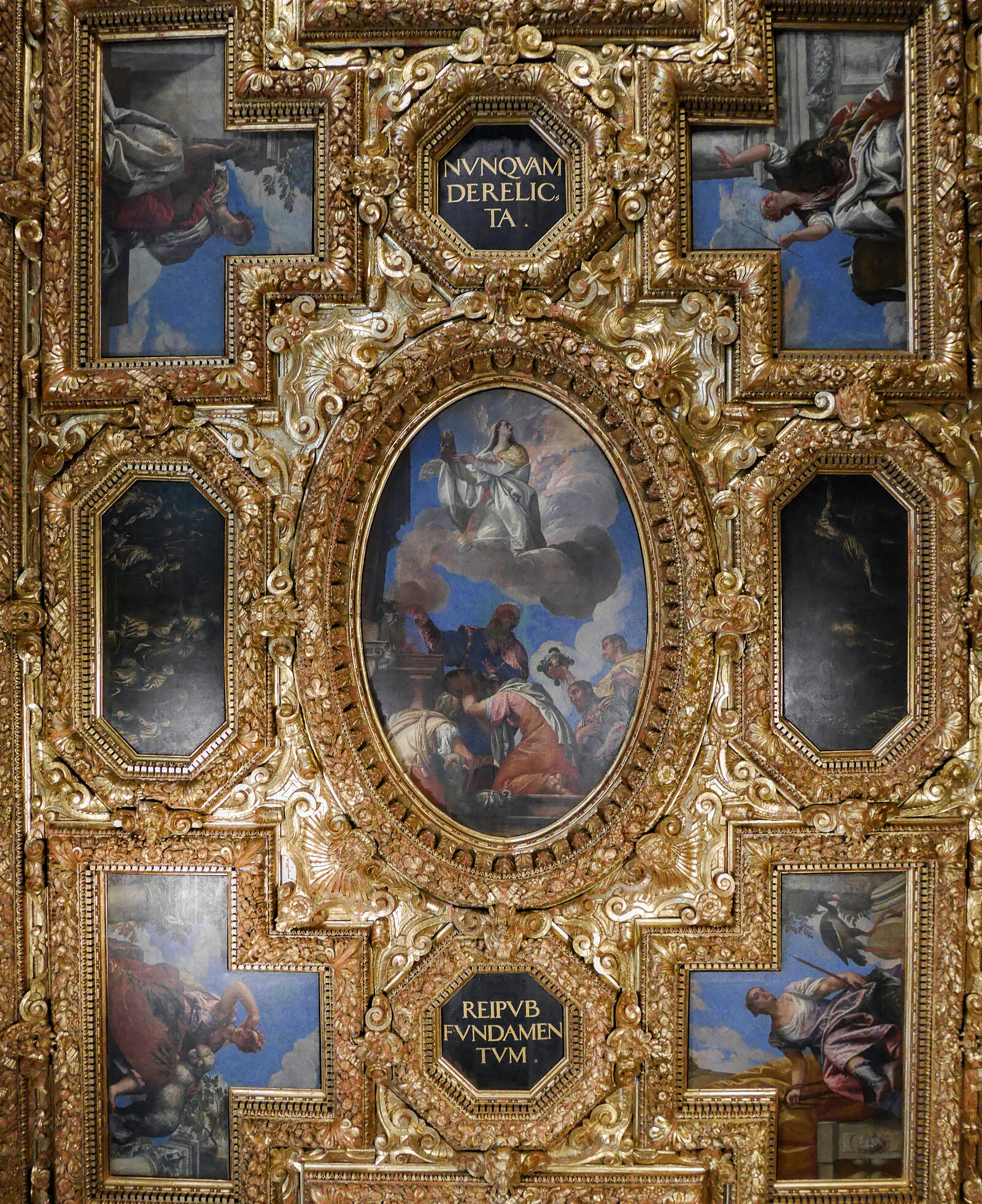 Doge's Palace : The magnificent ceiling of the Council Hall is adorned with paintings by Veronese