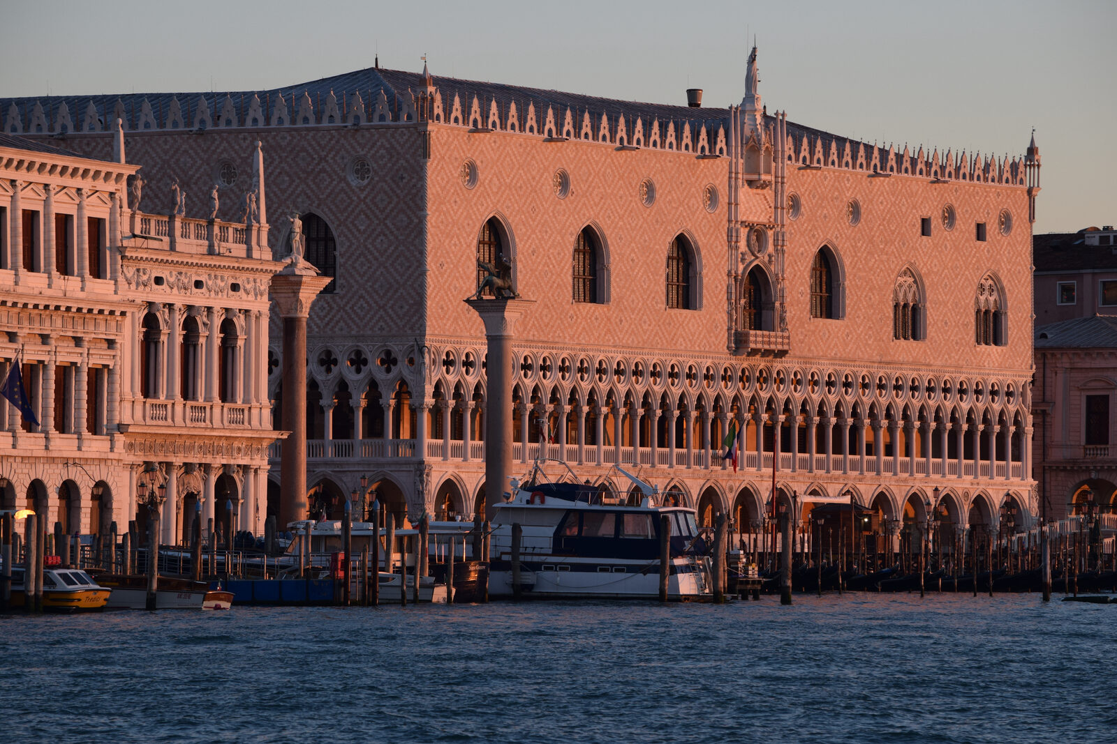 Doge's Palace : Celebrate the success of the escape with a beautiful sunset view of the palace from Punta della Dogana