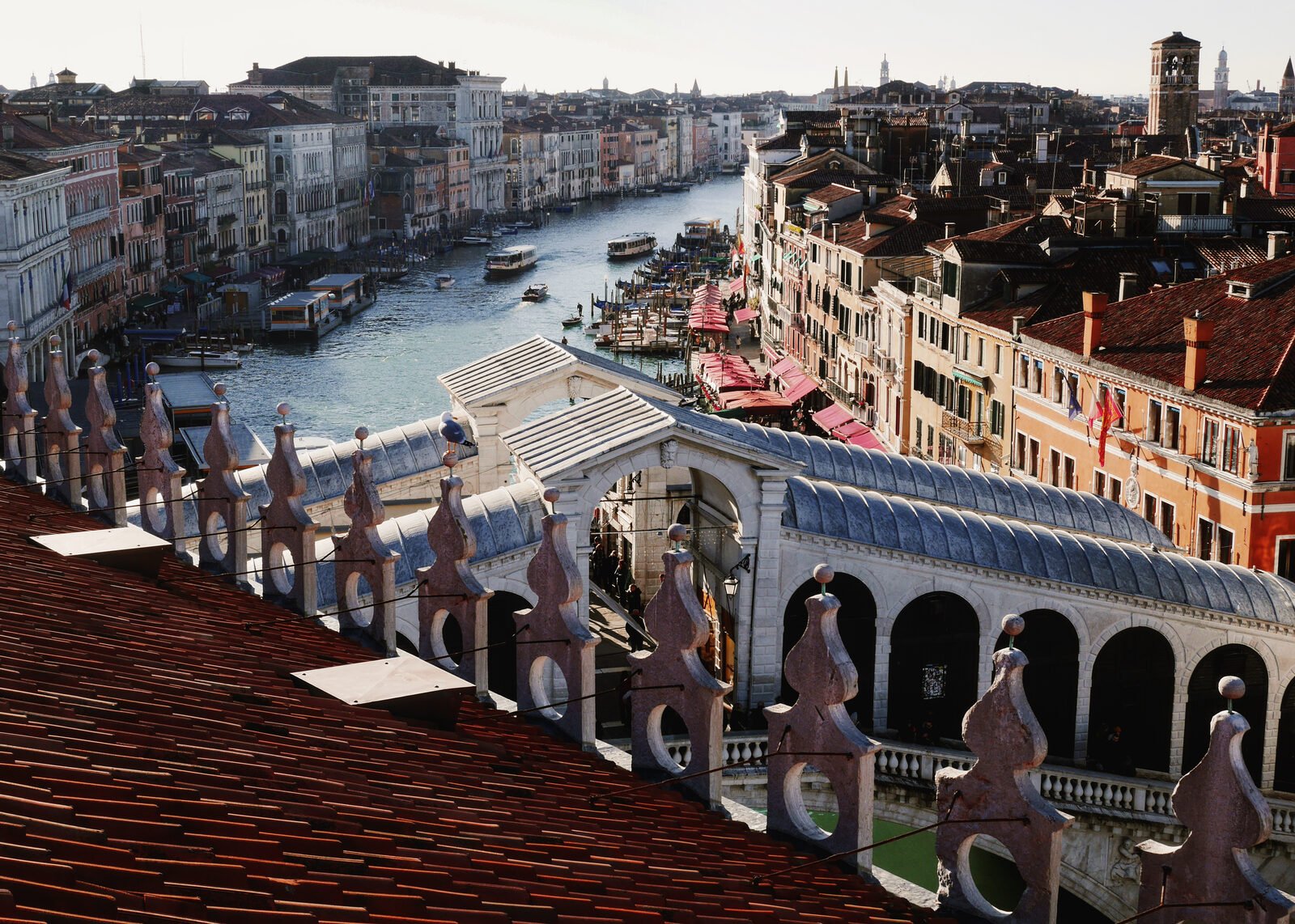 Fondaco dei Tedeschi : Rialto Bridge as seen from the rooftop terrace