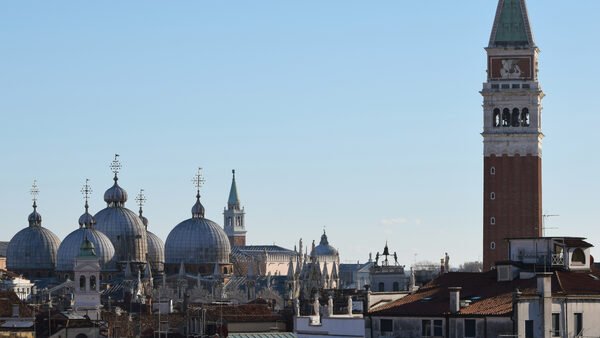 Fondaco dei Tedeschi : The iconic rooftops and buildings of Piazza San Marco