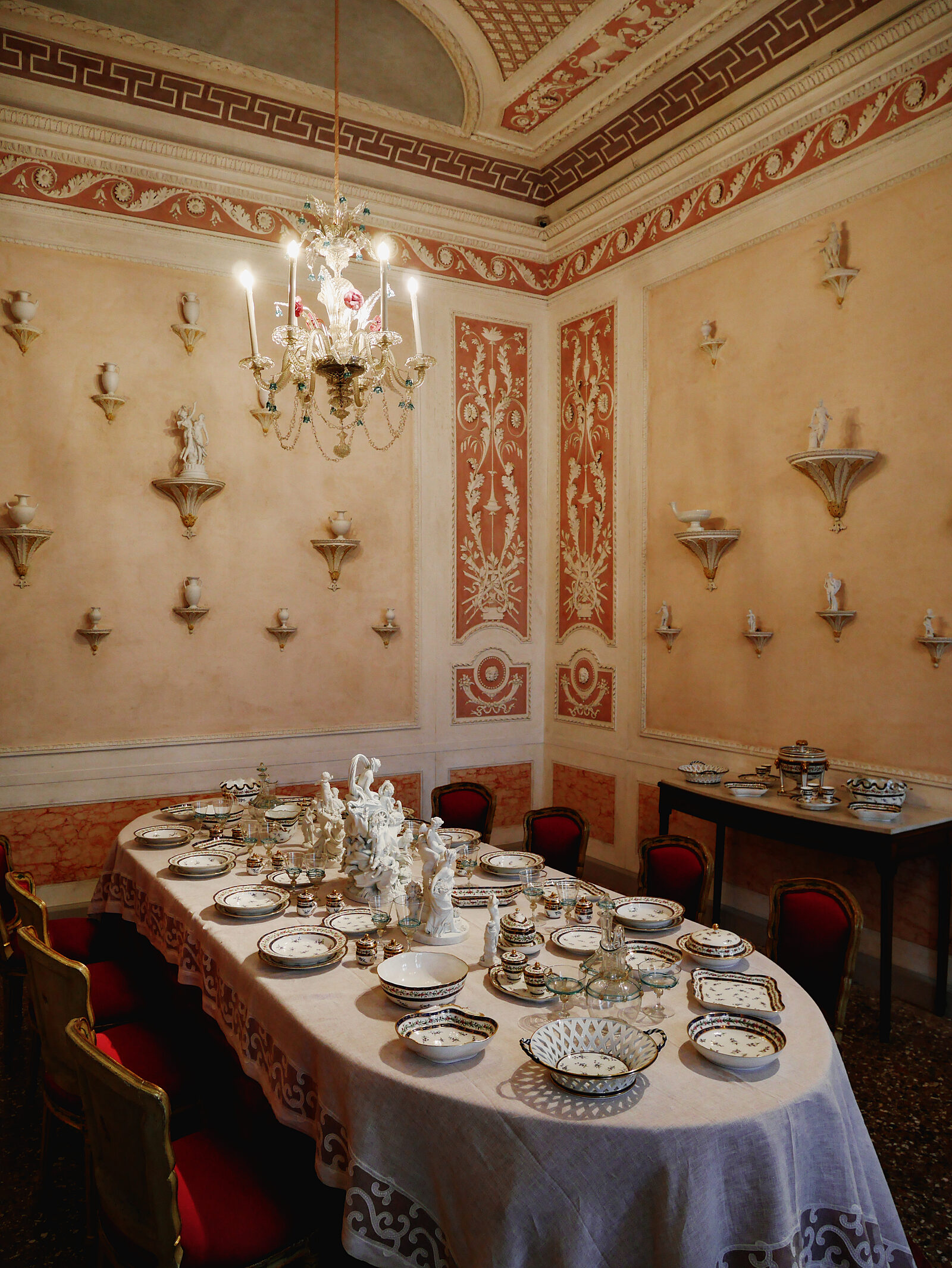 Fondazione Querini Stampalia : The table is set in the dining room with precious Sèvres porcelain service purchased from France in 1795