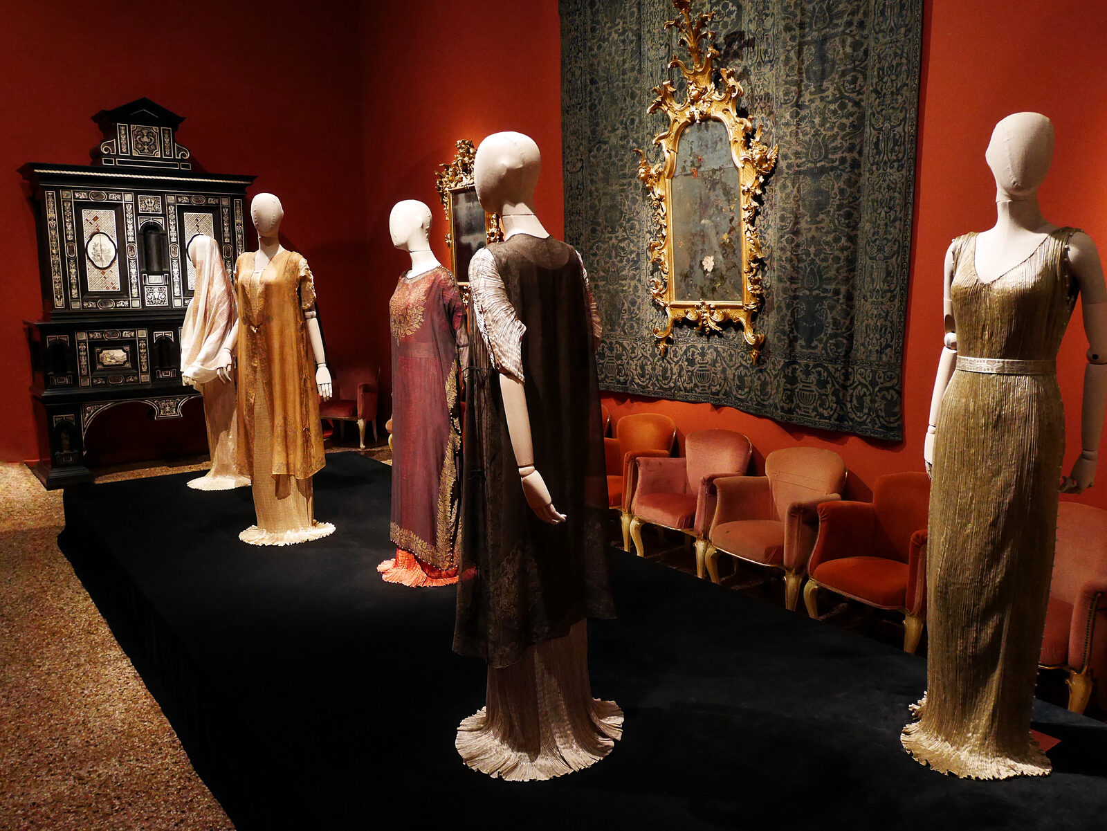 Fortuny Museum : The Delphos gown: an intricately pleated silk dress inspired by ancient Greek aesthetics