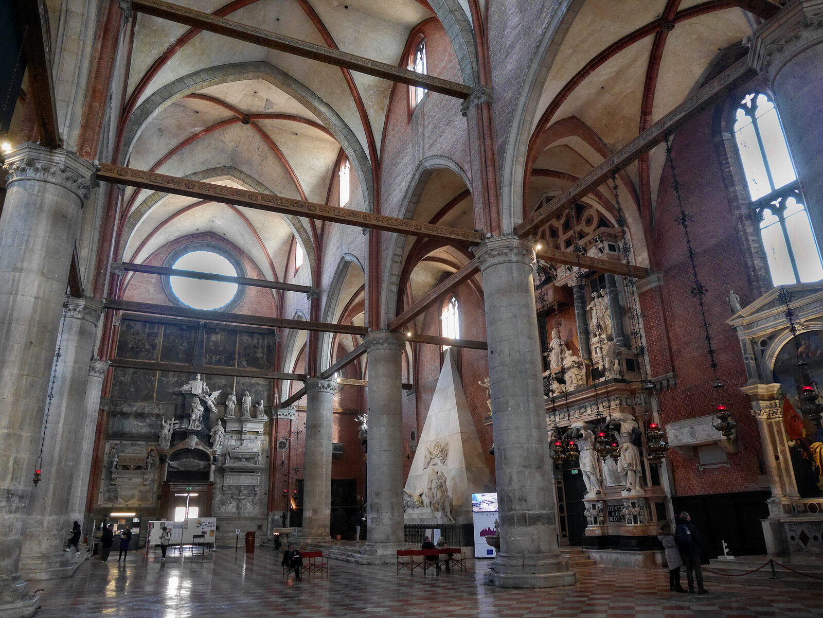 Frari Basilica : The counter-facade and the lateral walls are lined with monumental mausoleums
