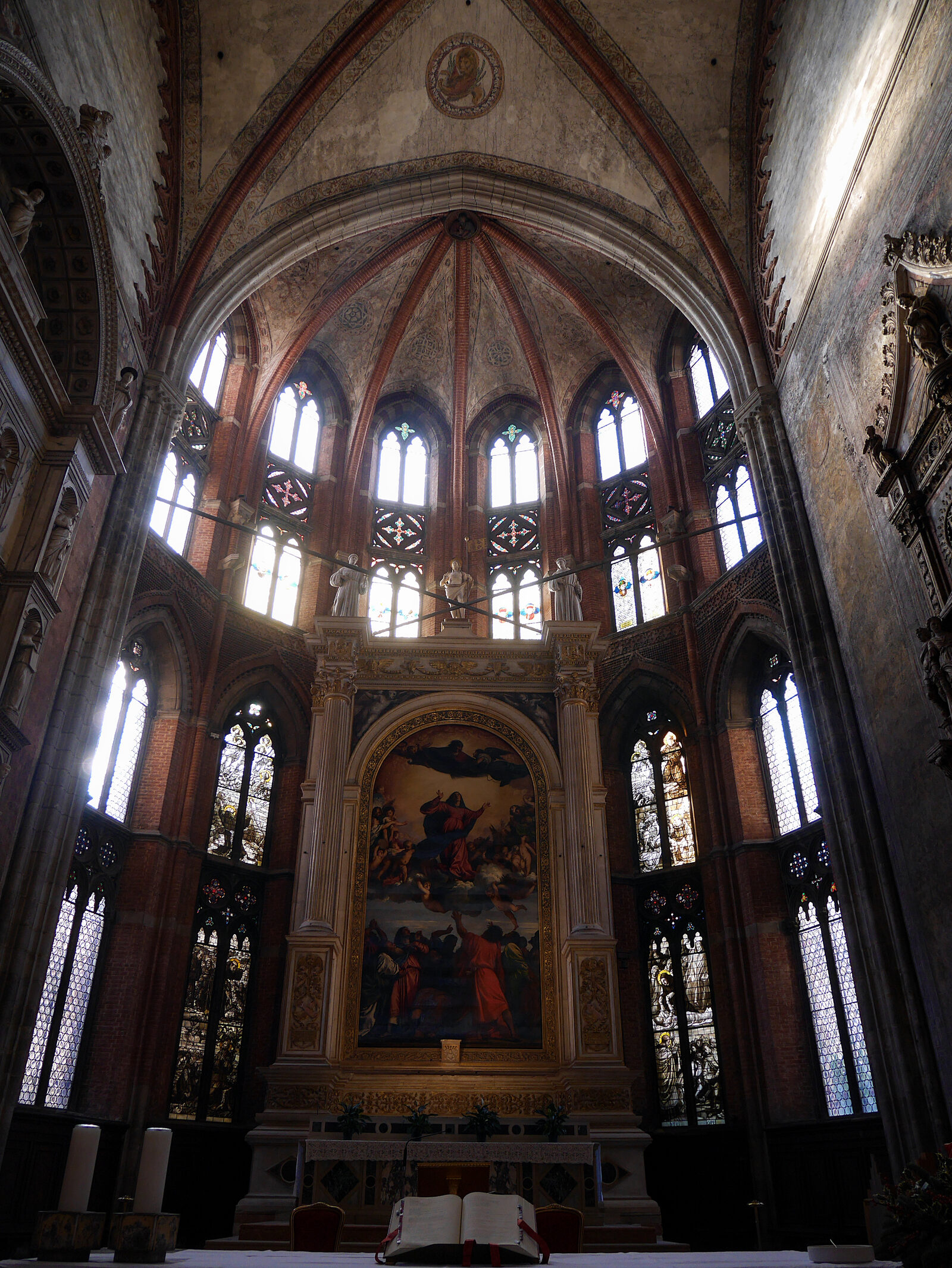 Frari Basilica : Titian's 'Assumption of the Virgin', also known as the 'Frari Assumption', is the centerpiece of the high altar