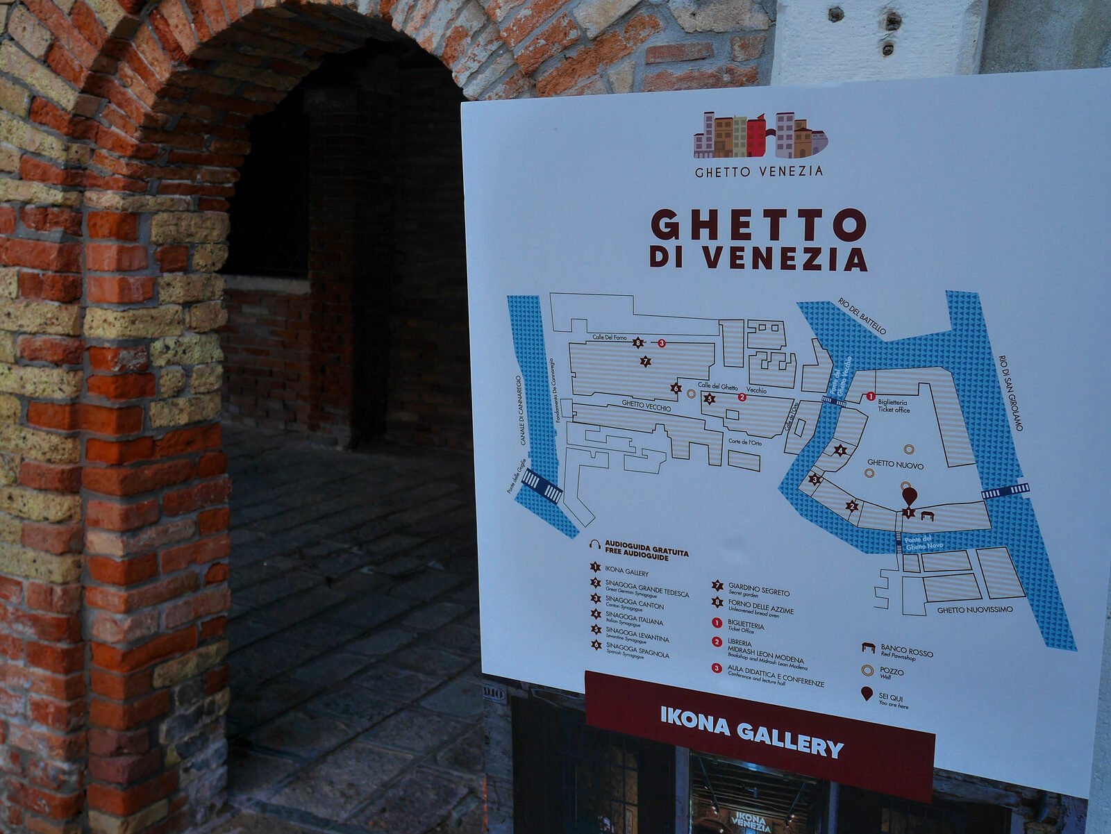 Ghetto Ebraico : Map of the Jewish quarter highlighting key landmarks