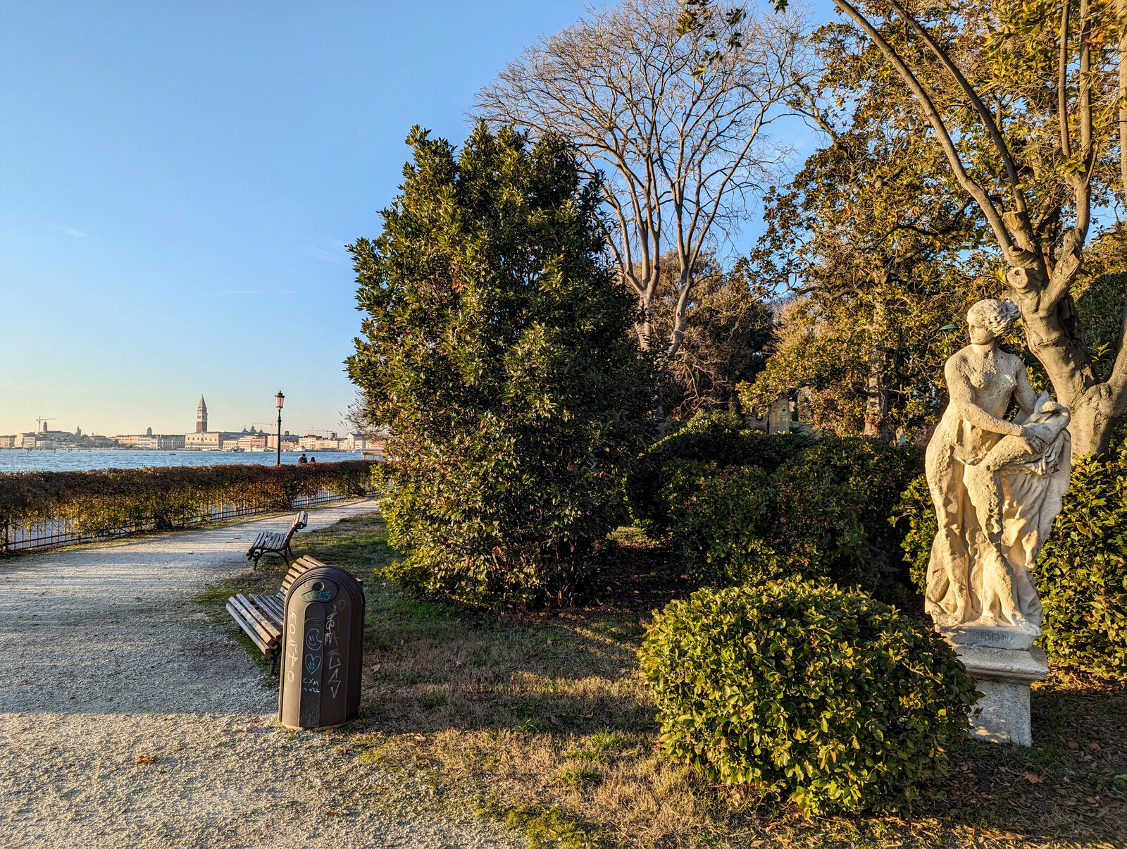 Giardini della Biennale : The Giardini are the perfect place to relax end enjoy spectacular views over the entire San Marco basin.