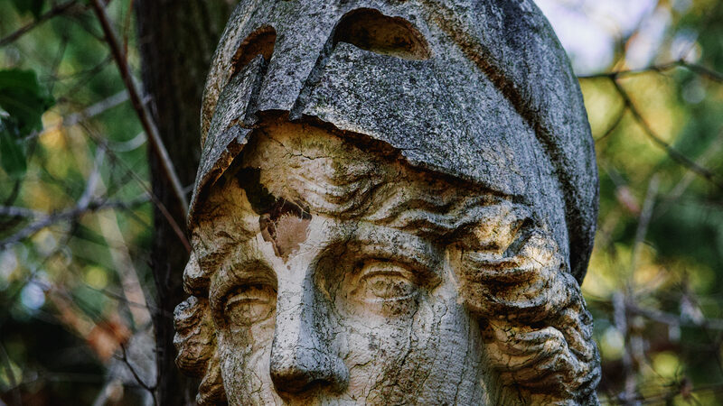 Giardini della Biennale : The Giardini are dotted with numerous statues