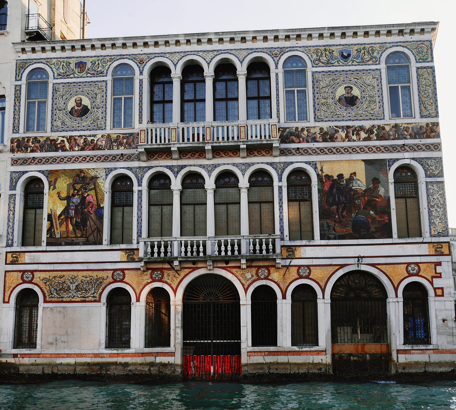 Grand Canal : The Murano glass mosaics of Palazzo Barbarigo