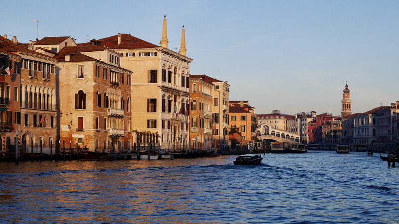 Canal Grande : A aproximar-se de Ponte de Rialto