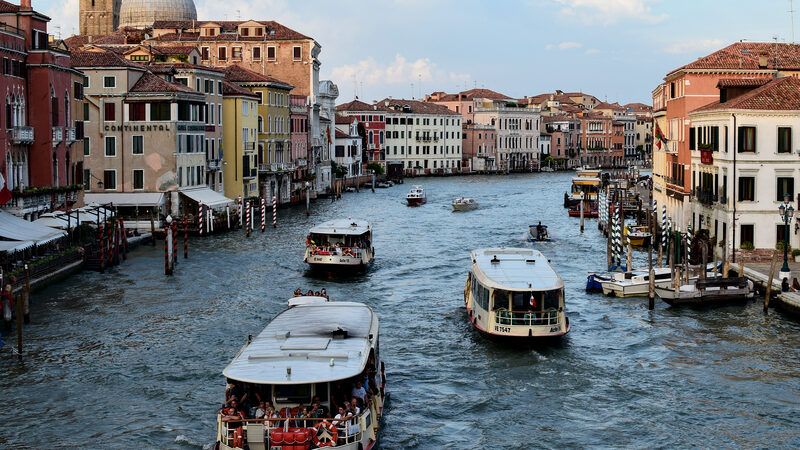 Grand Canal : From Ponte degli Scalzi: heavy boat traffic to and from Venice Train Station