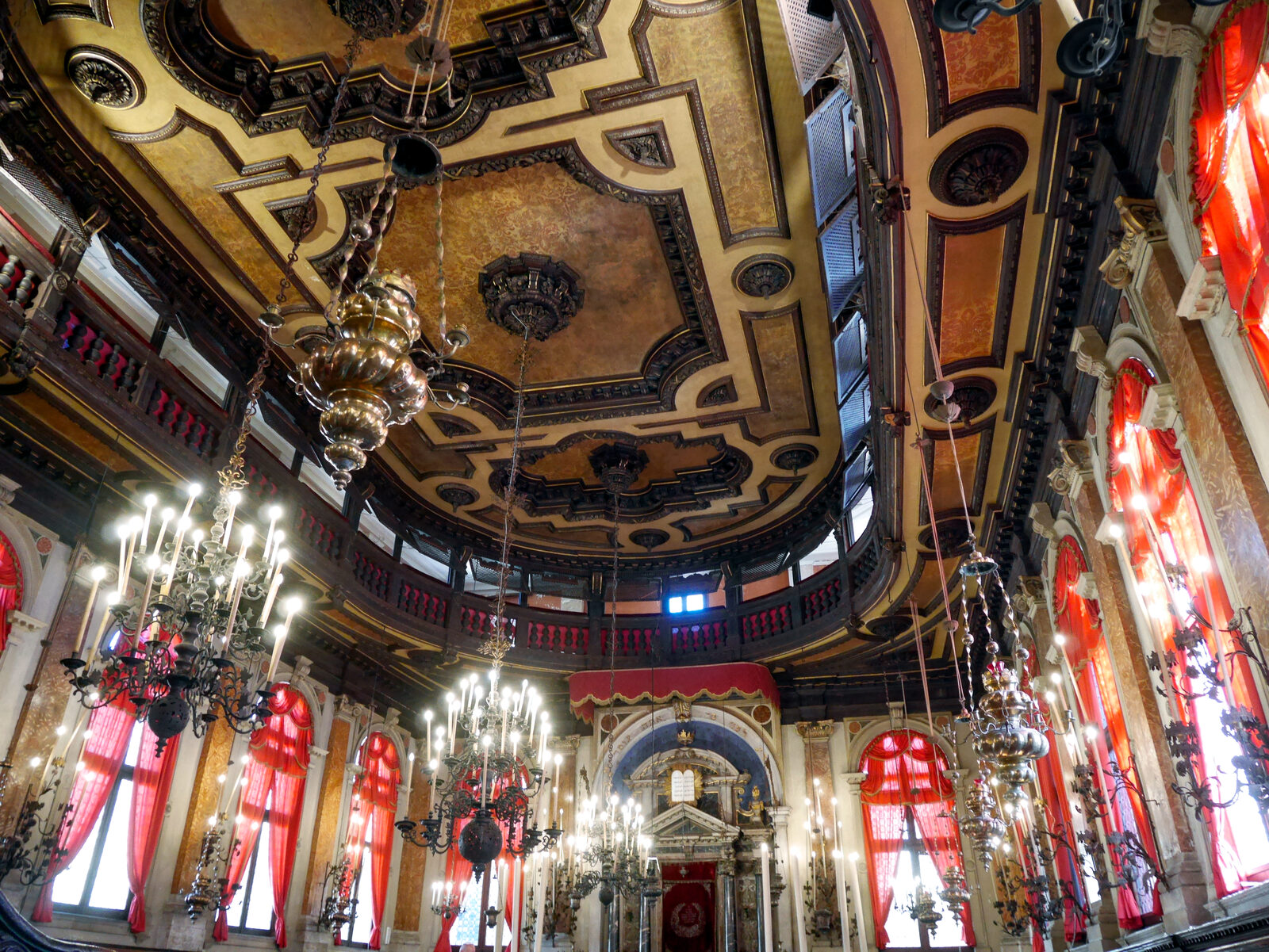 Jewish Ghetto : The ornate interior features large chandeliers and a massive sculpted wooden ceiling.