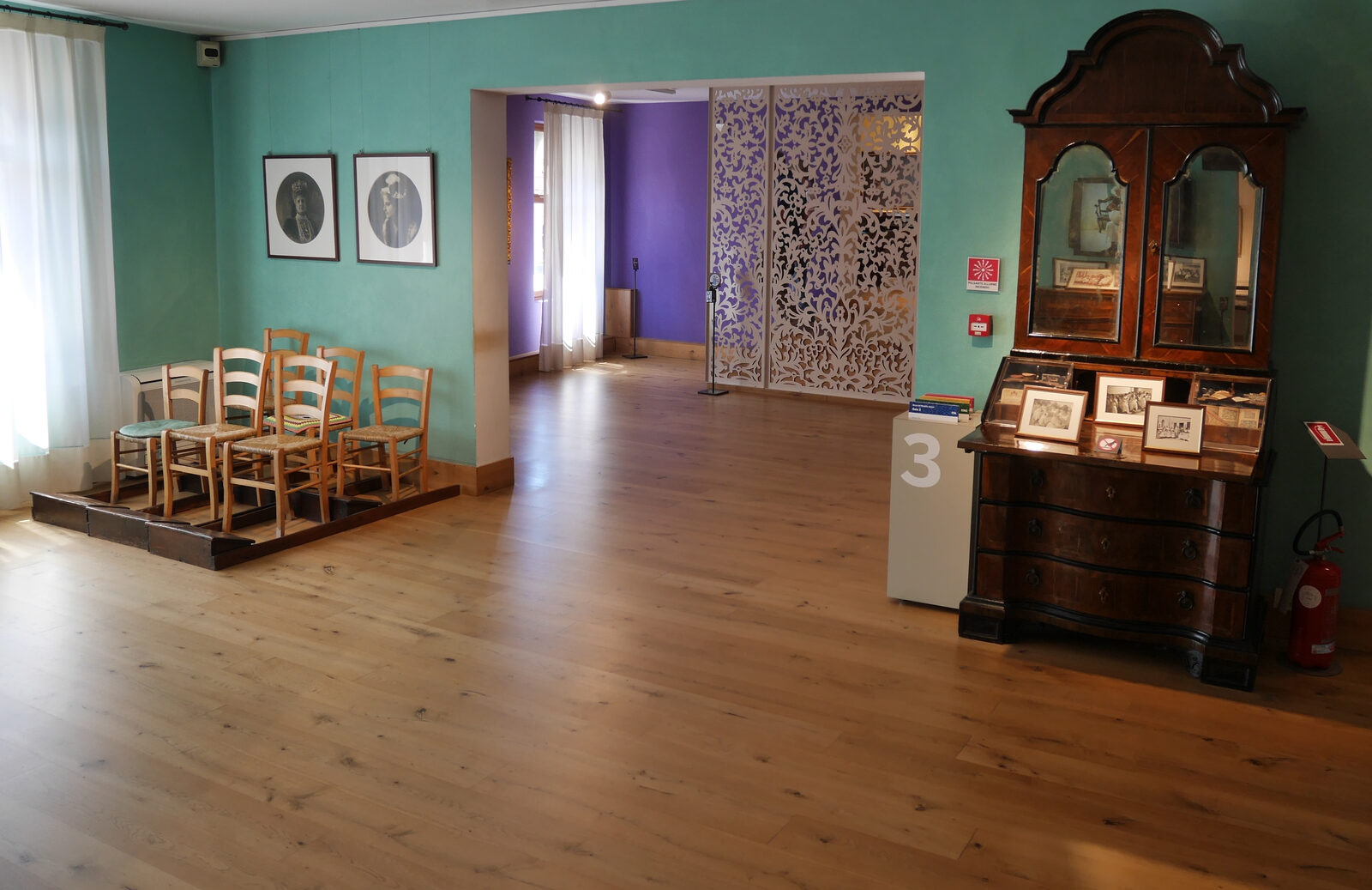 Lace Museum : In fact, the museum sometimes hosts lacemakers at the workstations on the left, so you can watch a live demonstration of the craft
