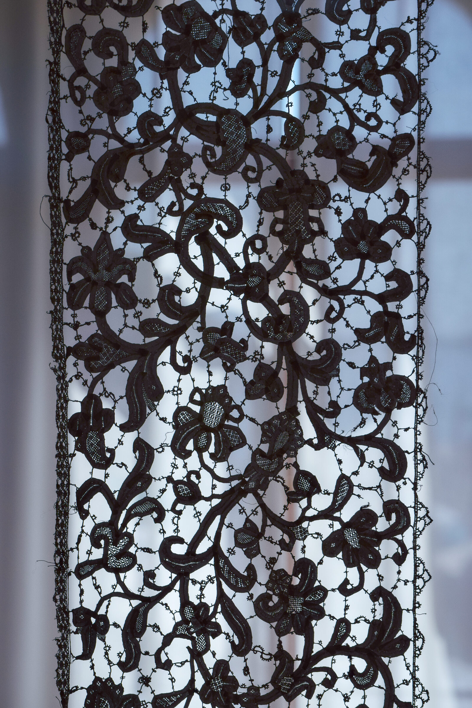 Lace Museum : Some pieces are suspended, creating a mesmerizing effect as light filters through them.