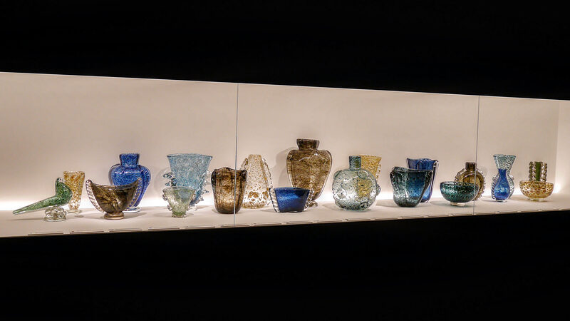 Le Stanze del Vetro : Glass bowls and vases in a variety of shapes and colors