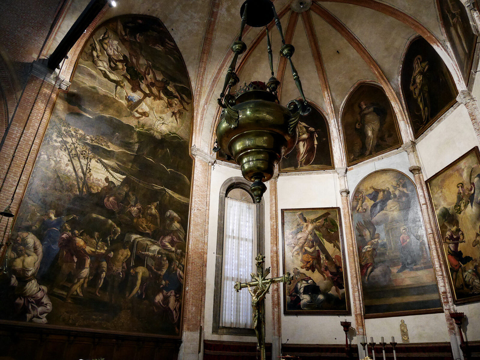 Madonna dell'Orto : Opposite of 'The last judgment' stands the equally impressive 'Worship of the Golden Calf'
