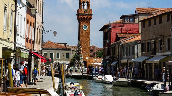 Murano : The Clock Tower and Rio dei Vetrai mark the center of Murano