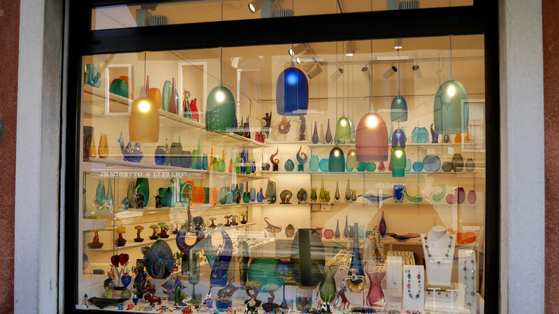 Murano : La fascia di prezzi è molto ampia: si va dai negozi di souvenir alle boutique di lusso che offrono creazioni artigianali.