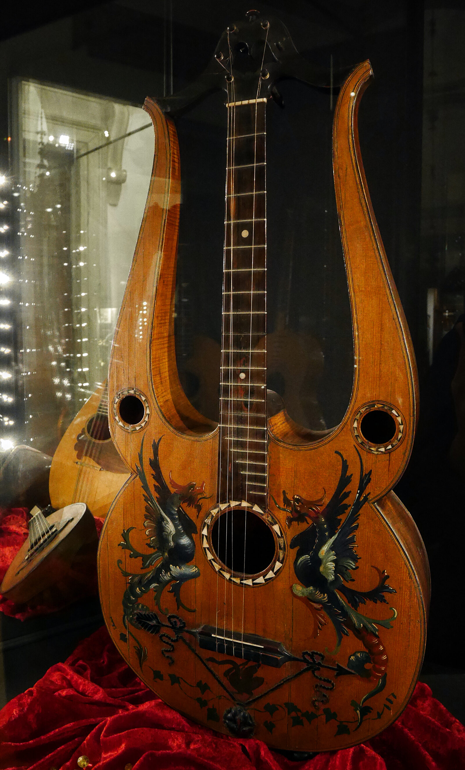 Museo della Musica : A guitar-lyre from 1815, crafted in the city of Vicenza