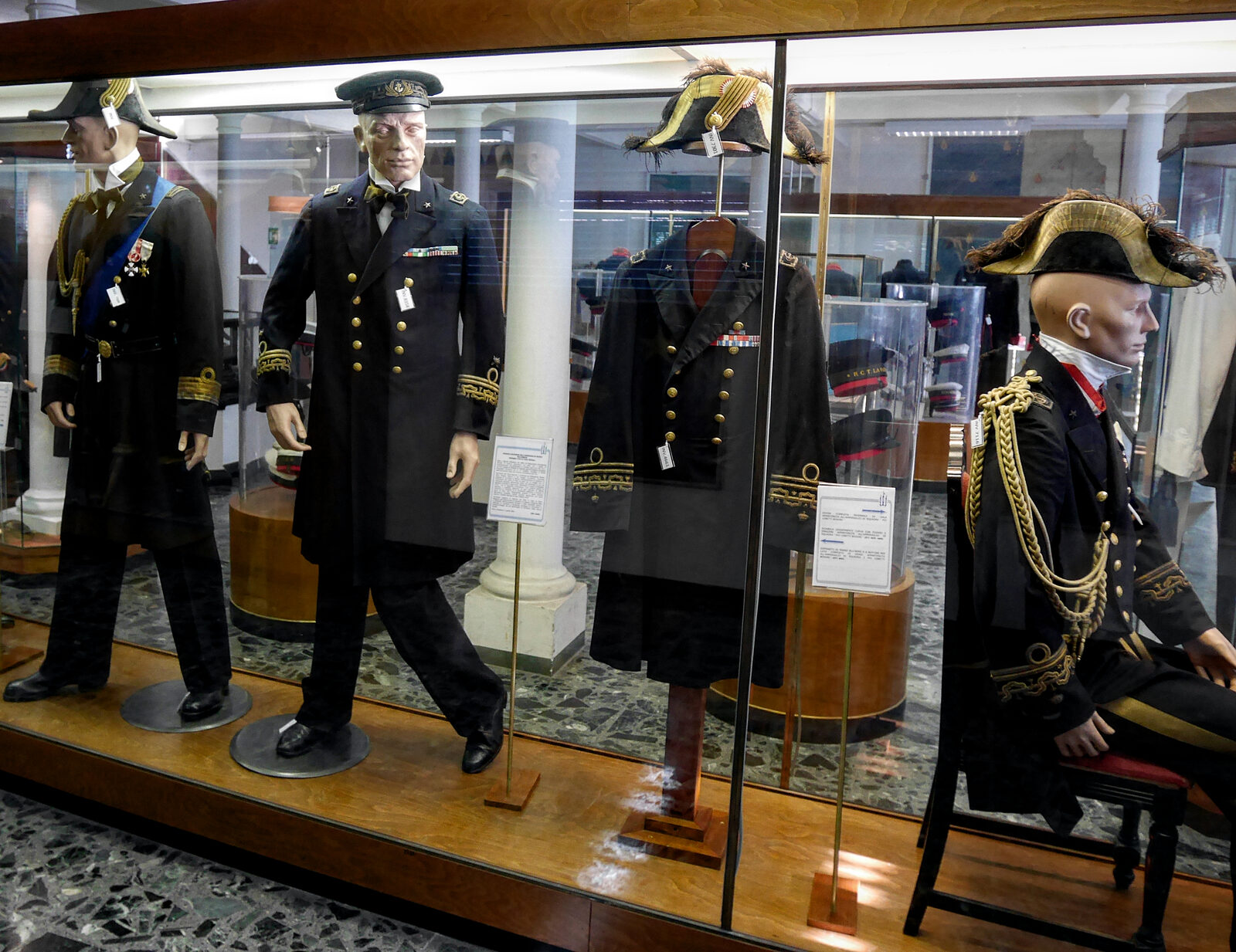 Naval History Museum : Vintage uniforms of the Italian Navy
