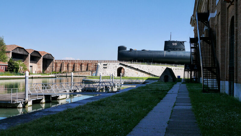 Museu de História Naval : Aproxime-se do submarino Enrico Dandolo, da era da Guerra Fria, e embarque por uma entrada especial construída no casco.