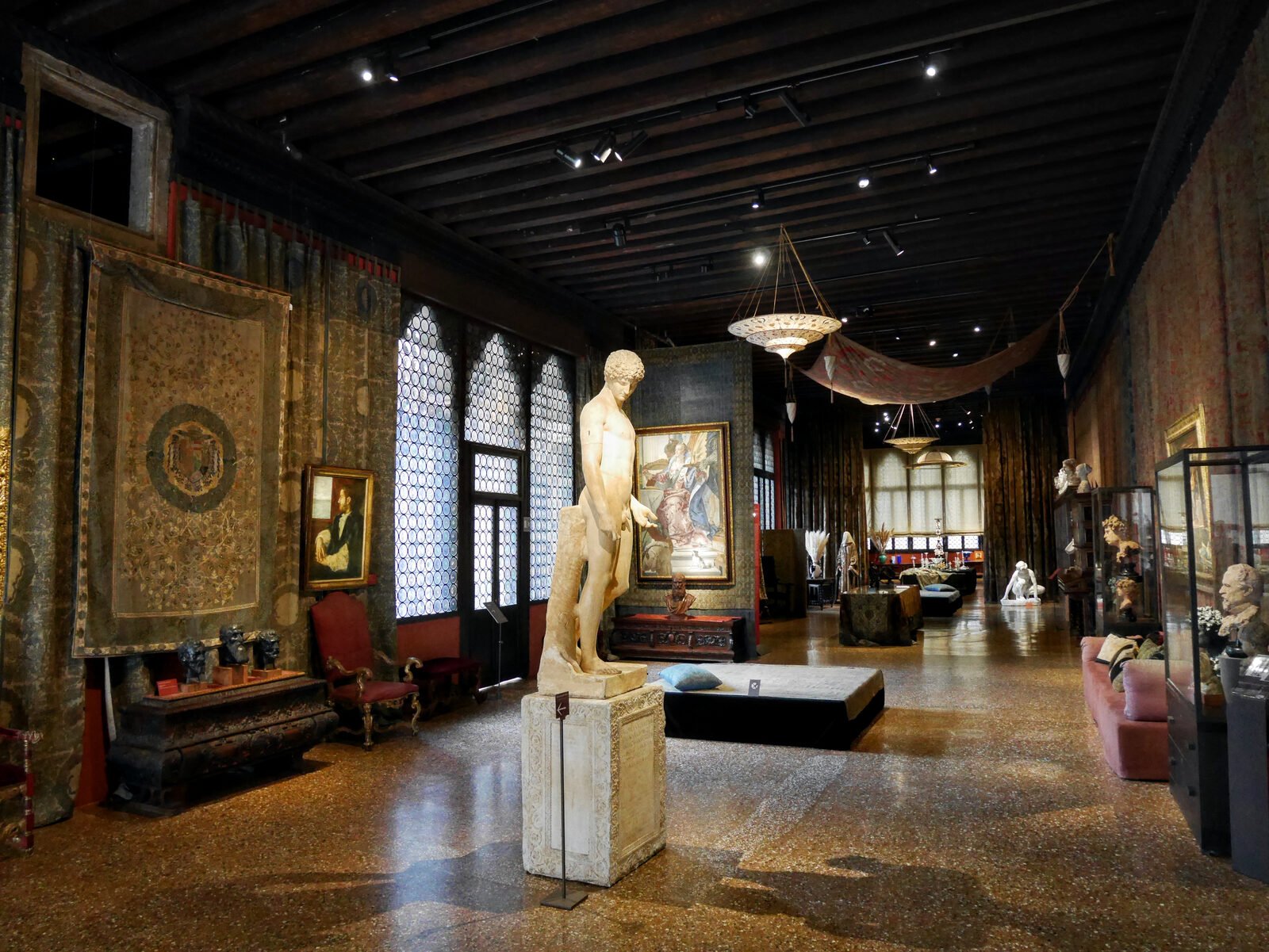 Palazzo Fortuny : The first floor boasts an abundance of diverse artworks