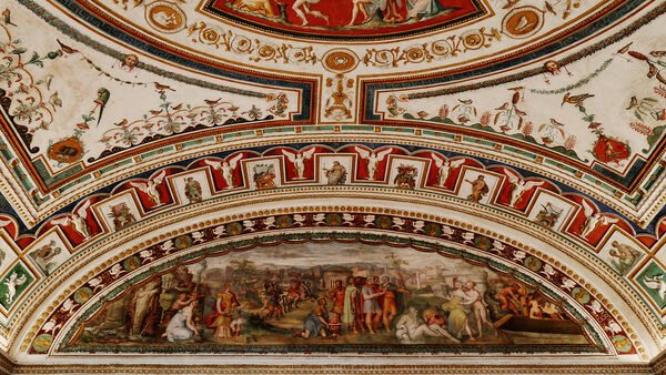 Palazzo Grimani : The lunette painting depicts an allegorical Roman scene, symbolizing the origins and accomplishments of the Grimani family