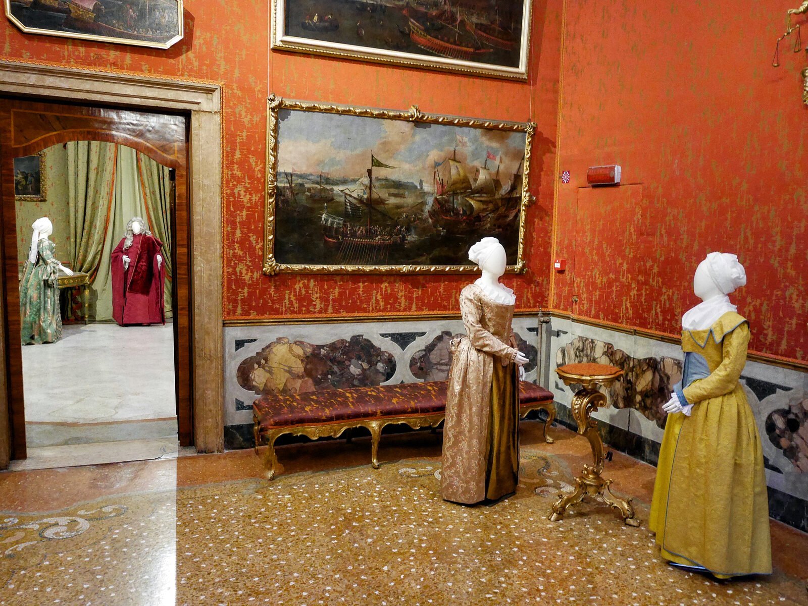 Palazzo Mocenigo : The rooms themselves are extravagantly decorated and numerous paintings depict epic battles fought by the Venetian fleet