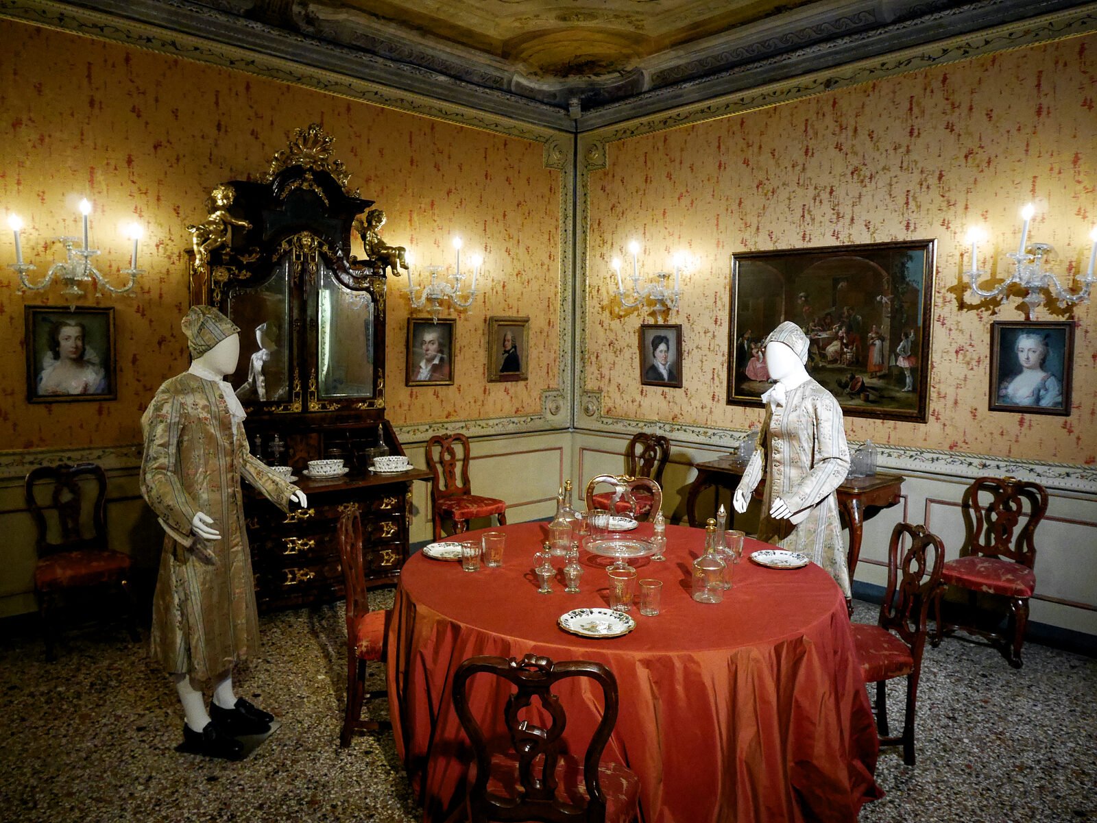 Palazzo Mocenigo : Room #3 of the itinerary features numerous portraits of noblemen from that era