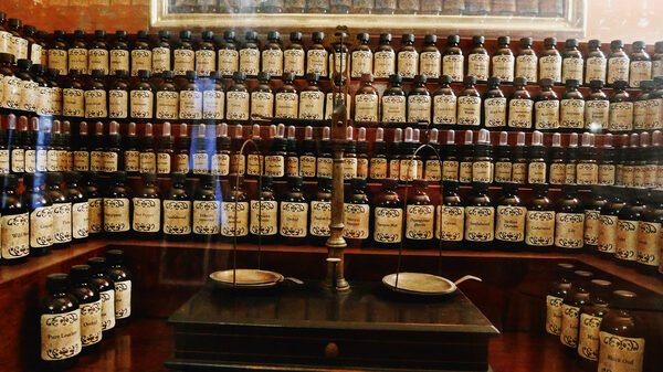 Palazzo Mocenigo : A segment of the perfume phial collection, comprising hundreds of distinct fragrances